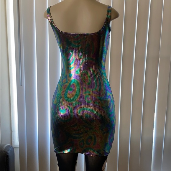 Short dress Bright colors - Picture 2 of 3